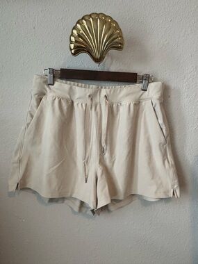 Old Navy Cream Drawstring Athletic Shorts